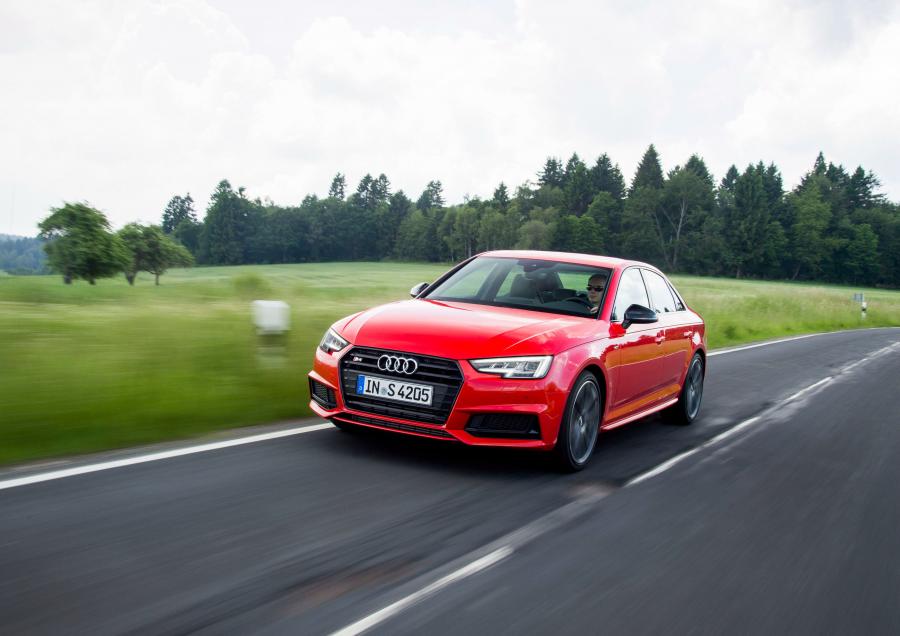  Audi S4 Sedan (B9) 2016 года  (WW) (фото 26 из 40)
